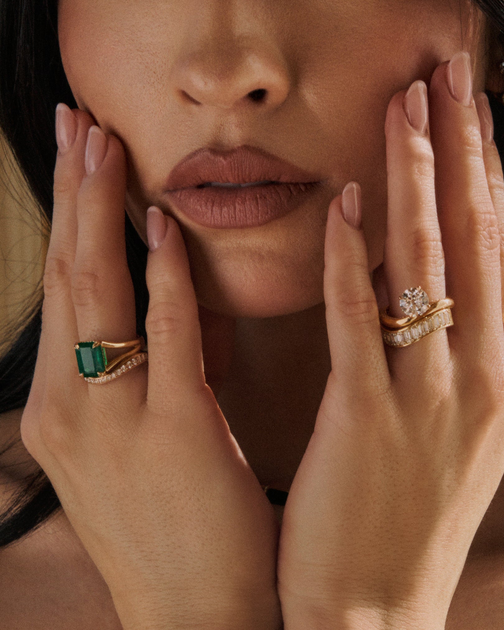 EMARA Emerald Split Shank Ring