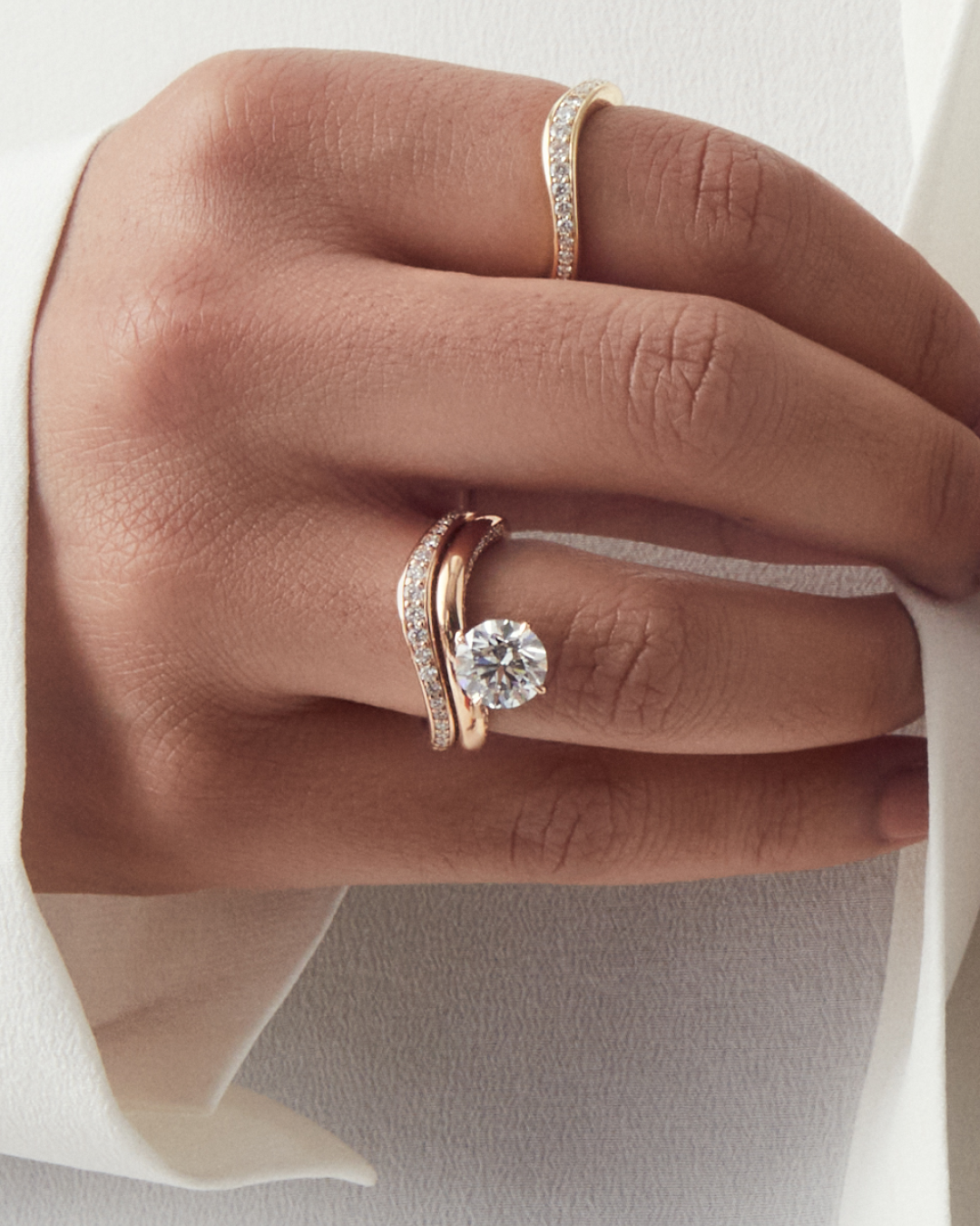 LAGUNA Wave Ring + Round Brilliant, No Pavé