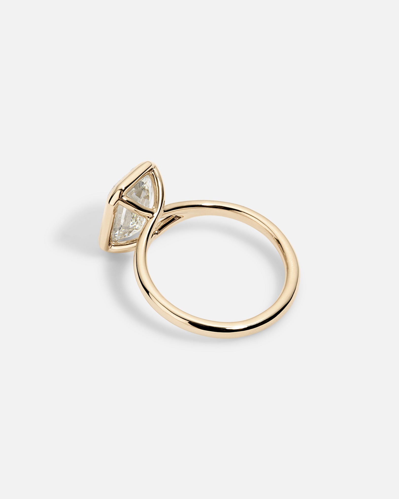 CARA Twisted Bezel Ring