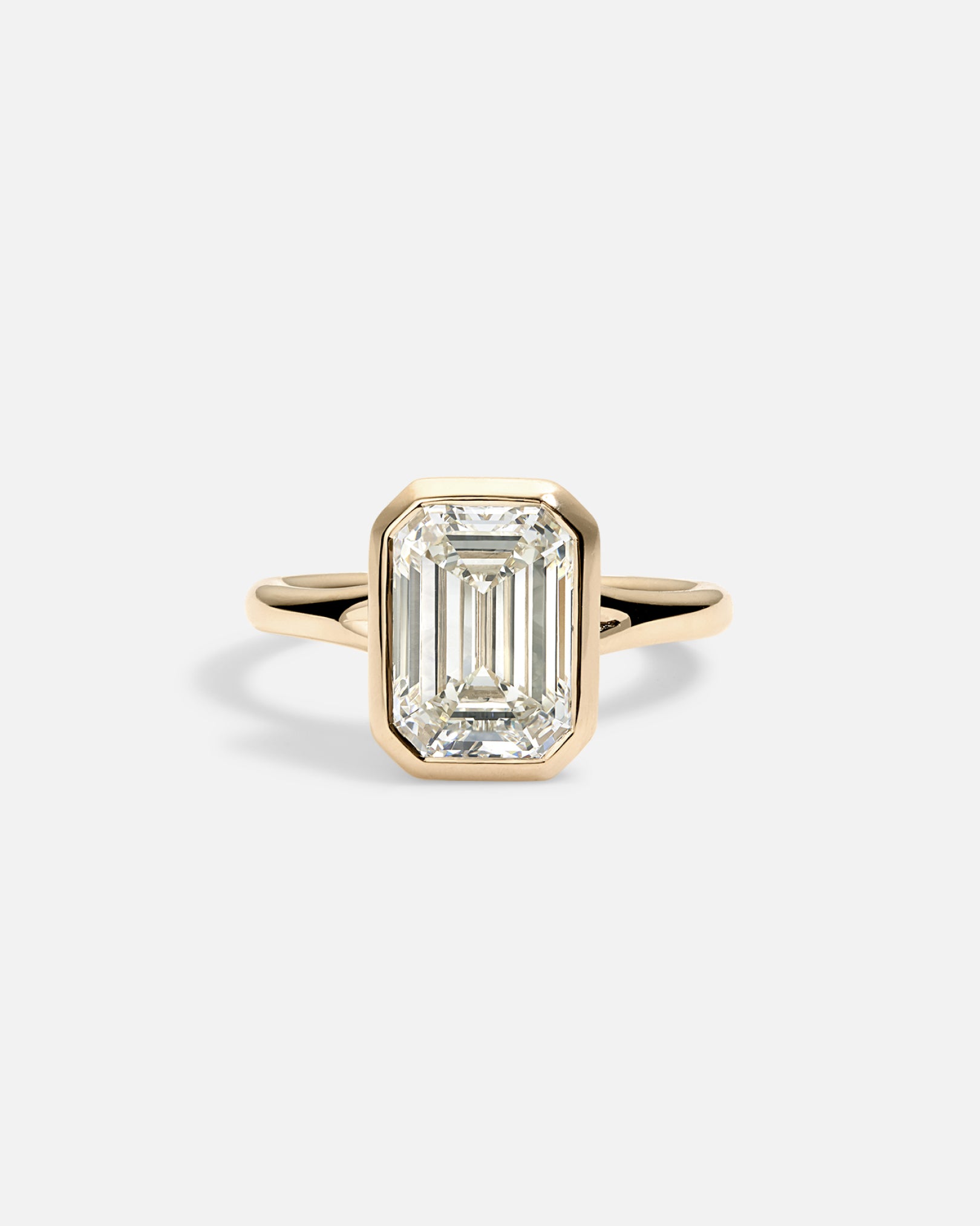 CARA Twisted Bezel Ring