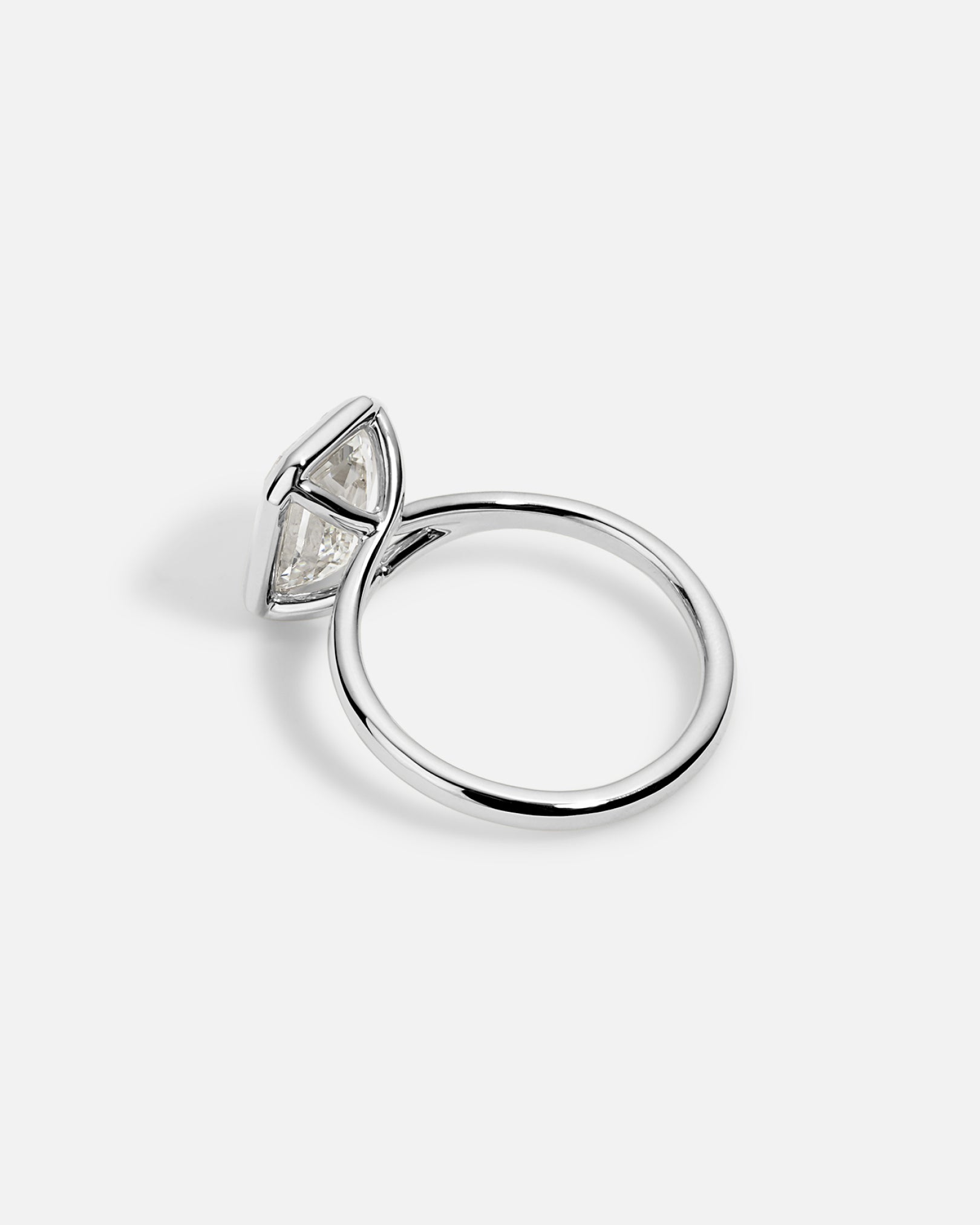 CARA Twisted Bezel Ring