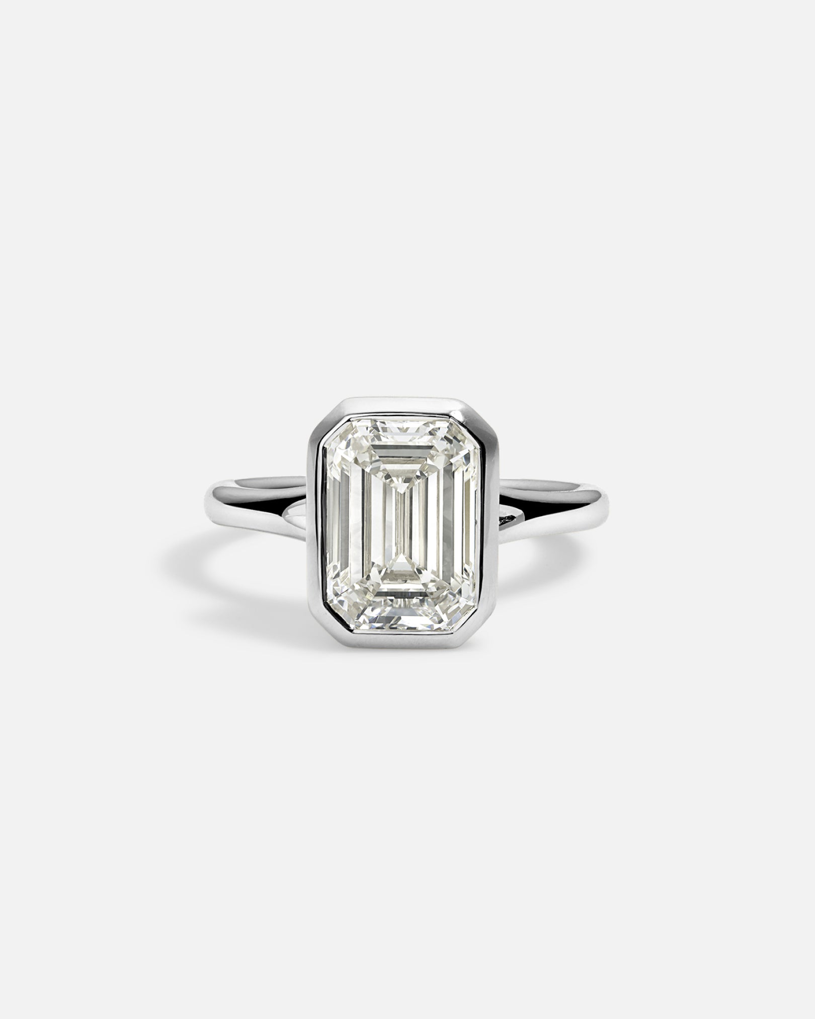 CARA Twisted Bezel Ring