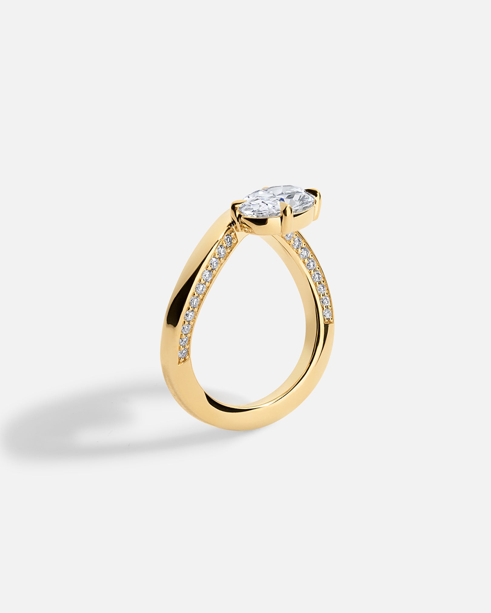 LAGUNA Wave Ring + Round Brilliant