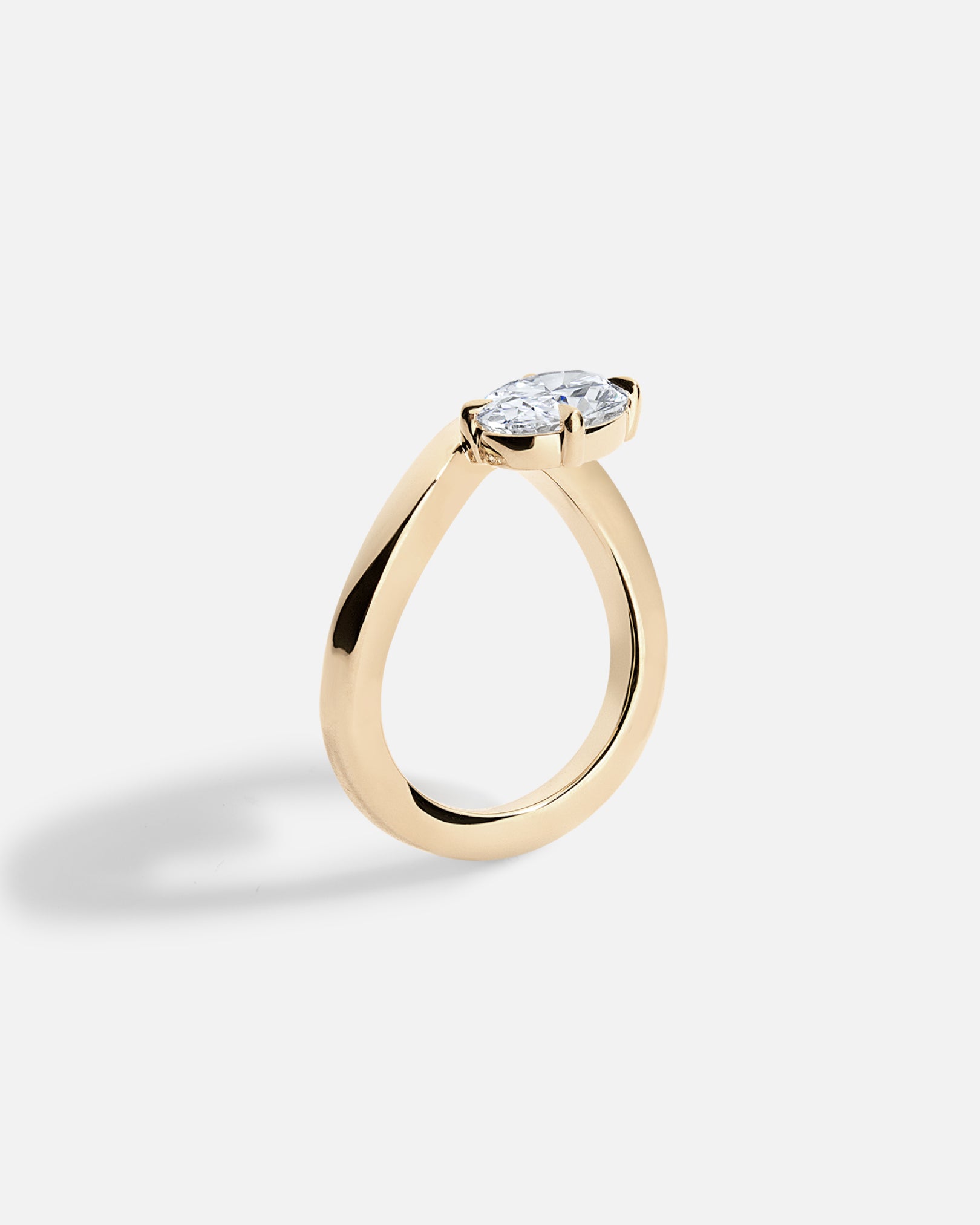 LAGUNA Wave Ring + Oval, No Pavé