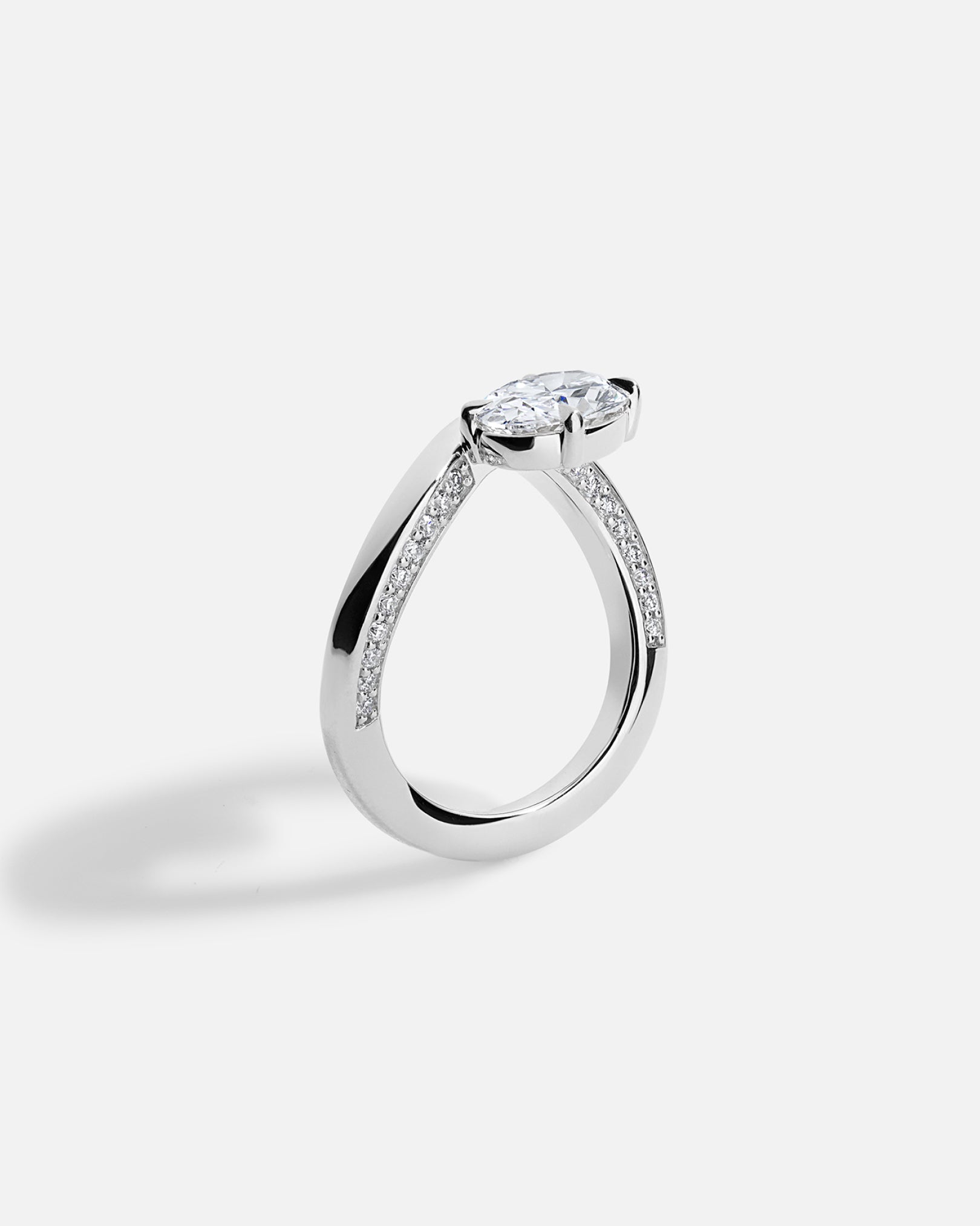 LAGUNA Wave Ring + Oval