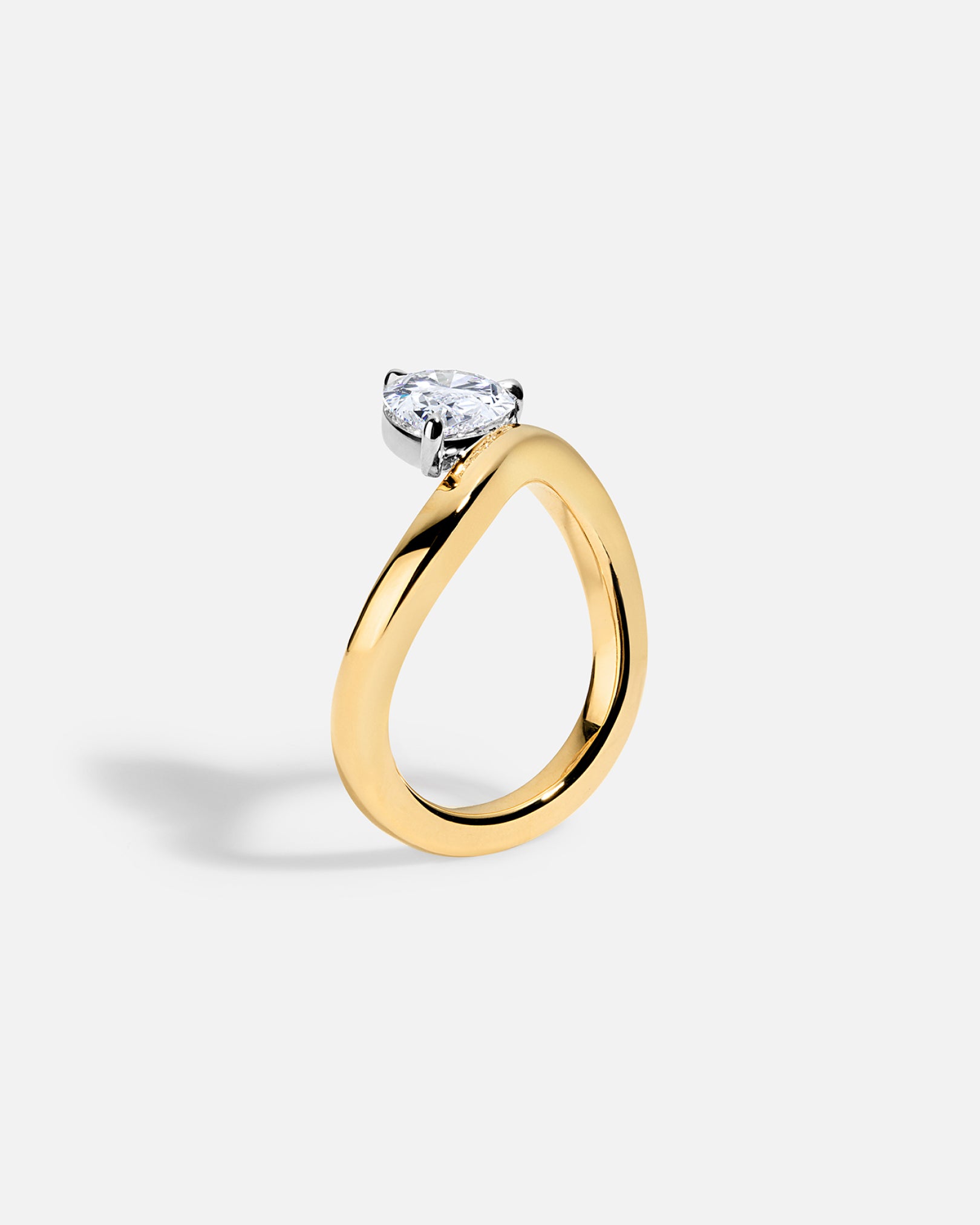 LAGUNA Wave Ring + Pear, No Pavé
