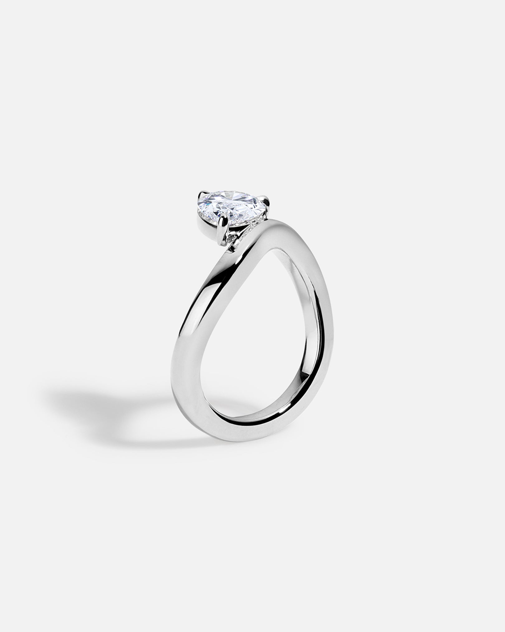 LAGUNA Wave Ring + Pear, No Pavé