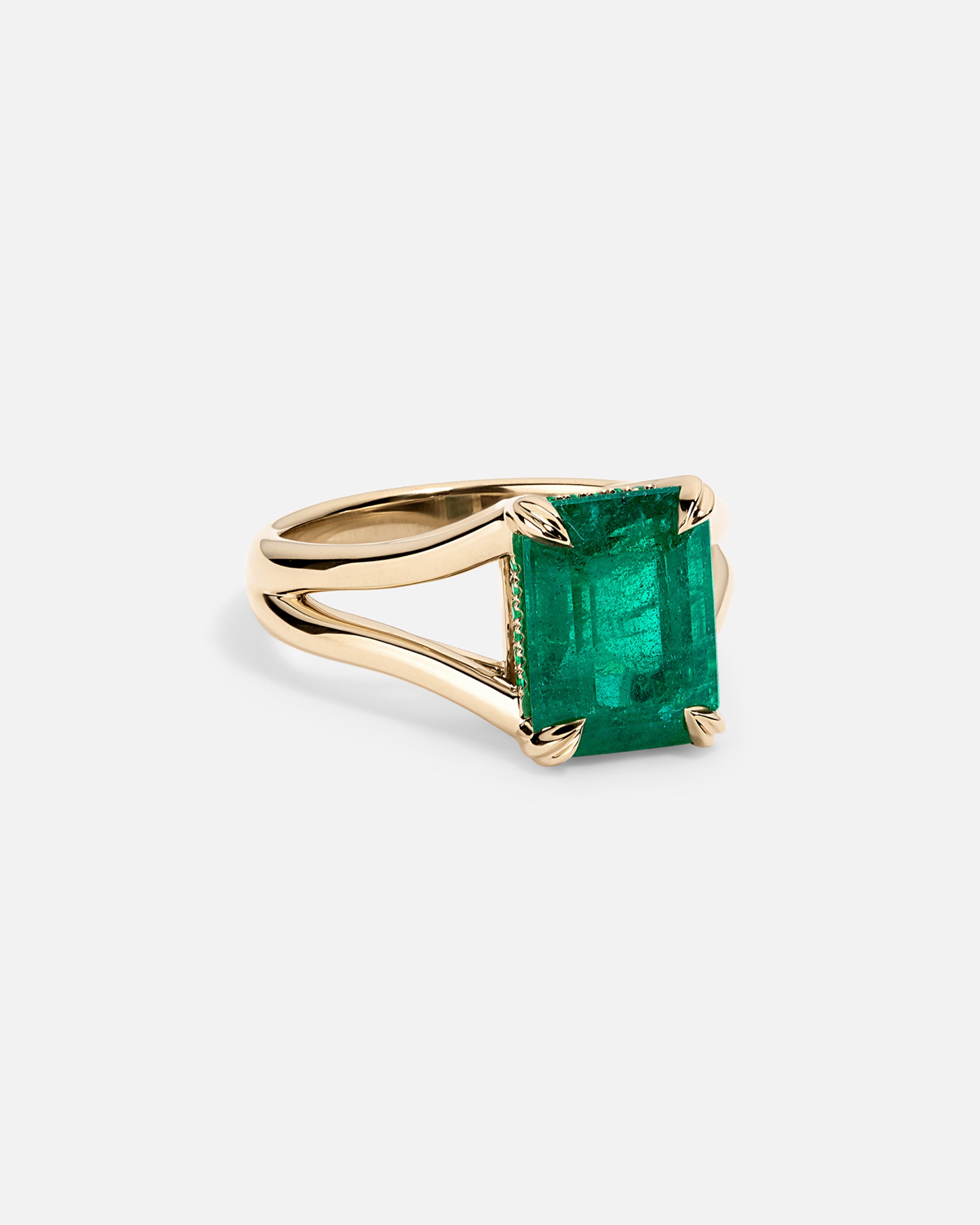 EMARA Emerald Split Shank Ring