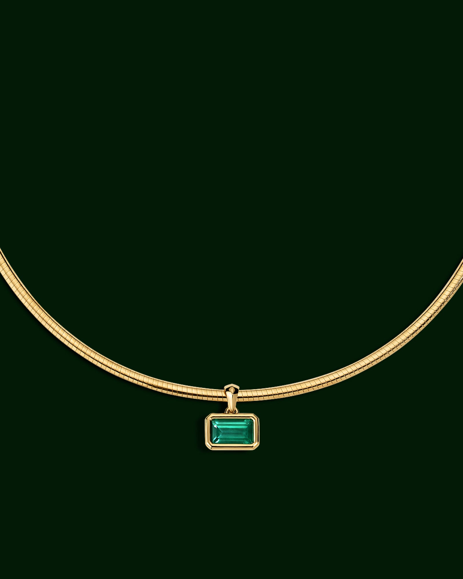 EMARA Emerald Pendant and Collar