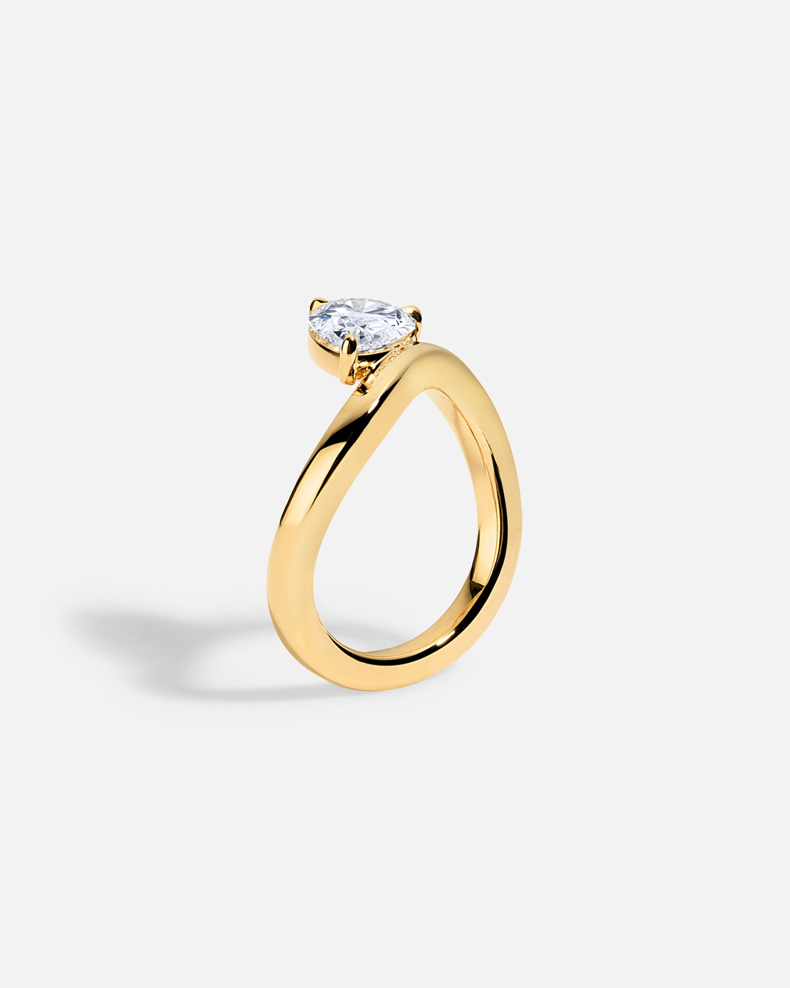 LAGUNA Wave Ring + Pear, No Pavé
