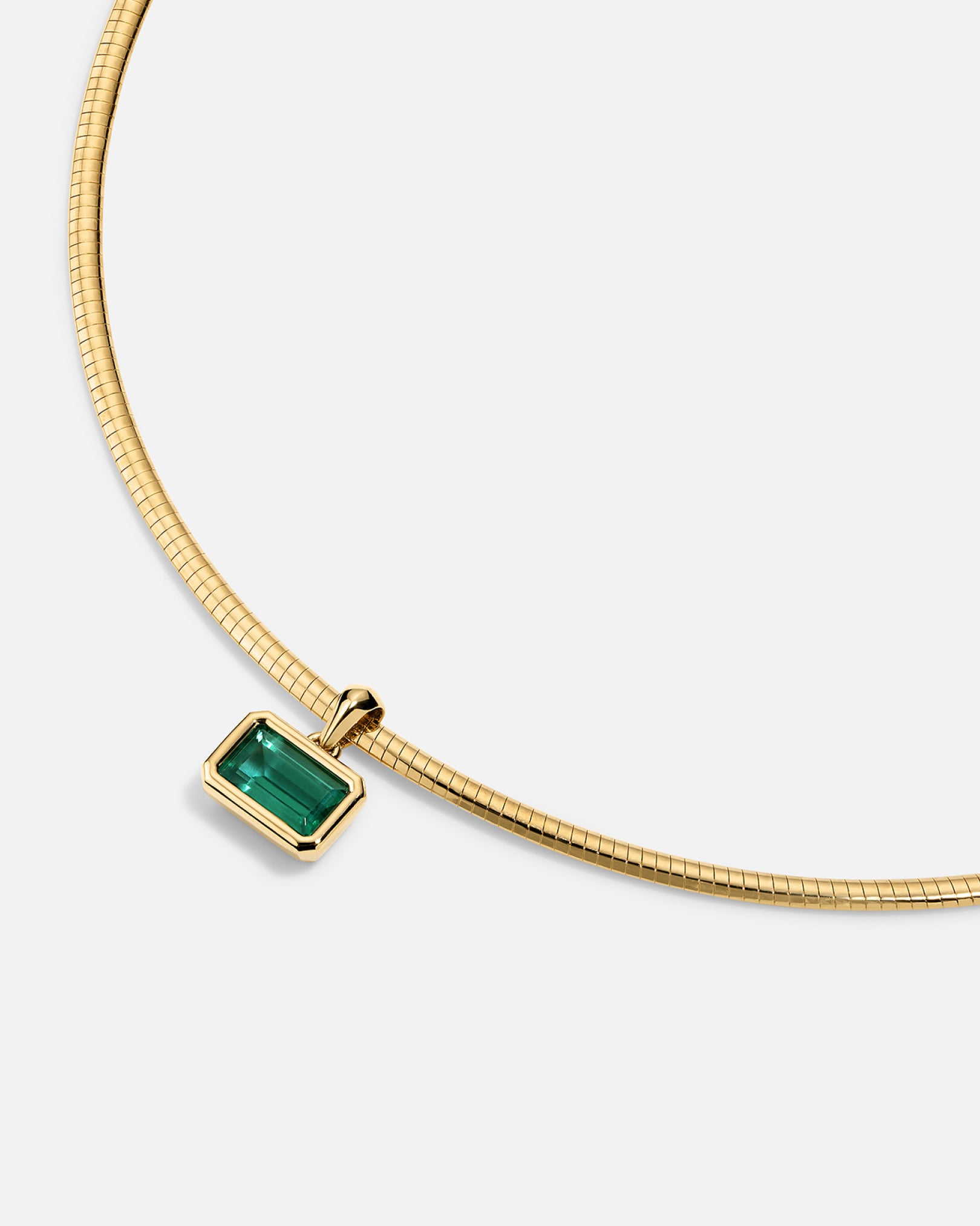 EMARA Emerald Pendant and Collar