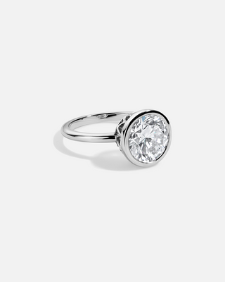 LYRA Modern Slim Bezel Ring